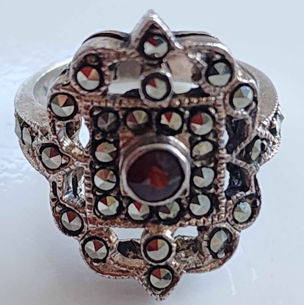 Elegant Silver and Garnet Marcasite Ring